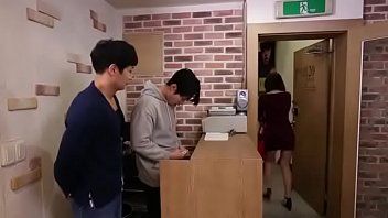 Cô Gái Trung Hoa Ngây Thơ Trong đôi Giày Cao Gót Gợi Cảm