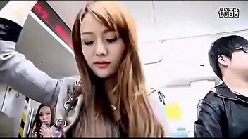 Gái Tàu Nứng Lồn Làm Tình Trên Tàu điện Ngầm