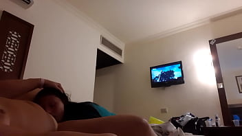 Địt Sâu Vào Miệng Bạn Gái Trong Phòng Khách Sạn Cùng Những Cô Nàng ảo Giác đồng Tính