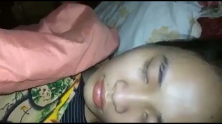 địt Con Bạn Thân đang Ngủ Mê