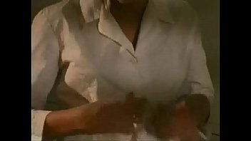 Tin Nhắn Nóng Bỏng Của Hai Cô Nàng Yêu Nhau