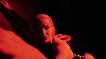 Trói Chặt Cô Gái Trung Quốc Và Tóc Vàng Trong Cuộc Yêu Nóng Bỏng đầy Quyến Rũ